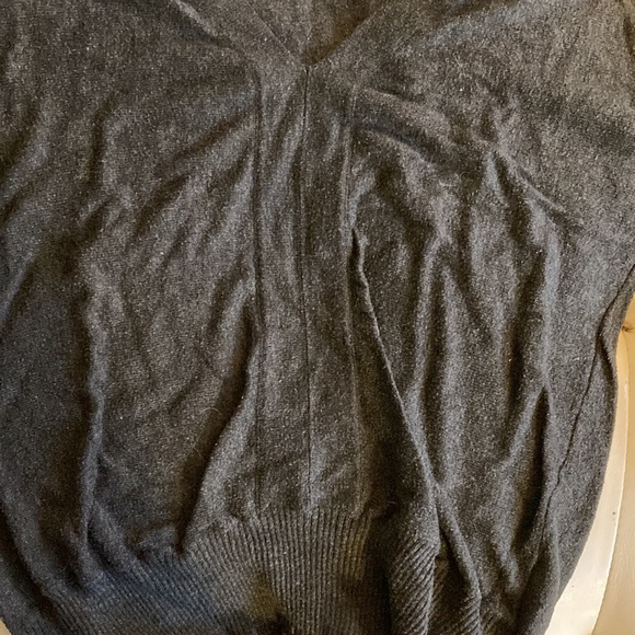 Bedo V-Neck Sweater (Dark Grey) with flared sleeves - Picture 5 of 6